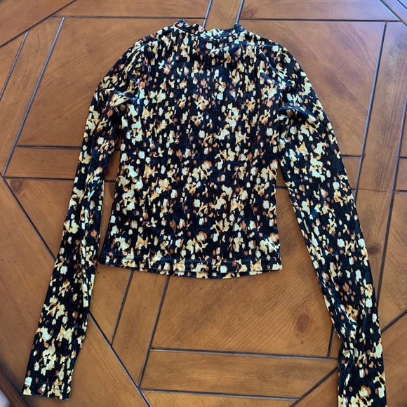 NWOT & Other Stories stretch velvet top size 0 long sleeved pattern top gift - Picture 3 of 12